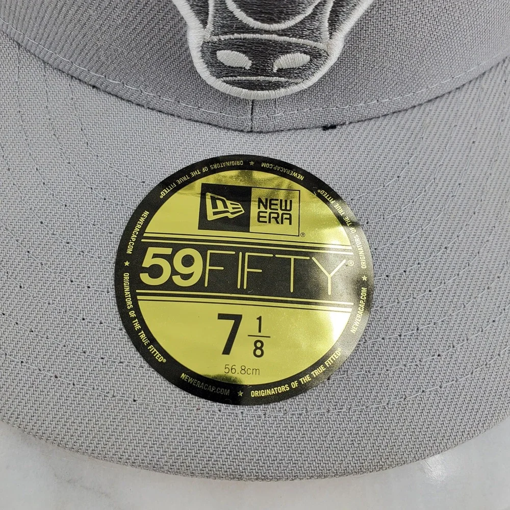New Era 59FIFTY Chicago Bulls NBA Fitted Hat Grey Red Size 7 1/8 Flat Brim Cap